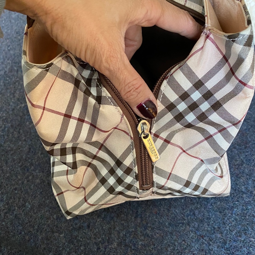 Burberry - Picture 11 of 11